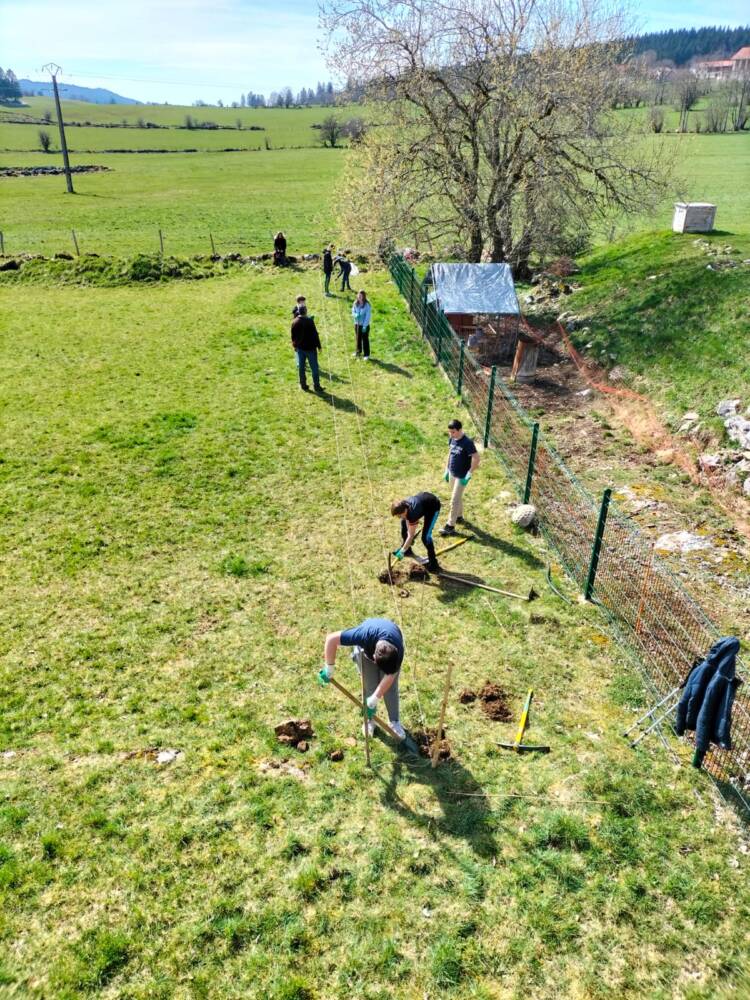 Plantation de haies - lycée St Joseph, Les Fontenelles / PNR du Doubs Horloger