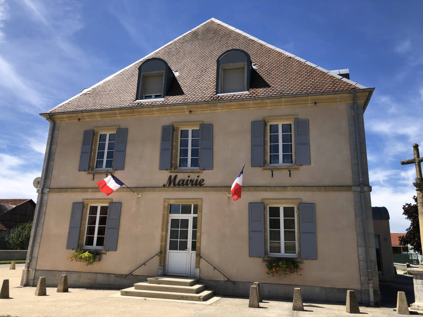 1- Mairie les Combes