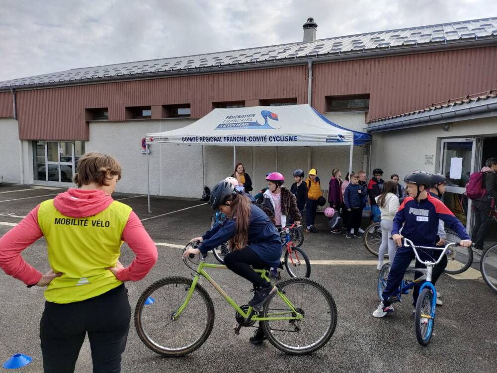 Sécurité à vélo - fédération française de cyclisme, festival Santé'vous bouger PNR du Doubs Horloger