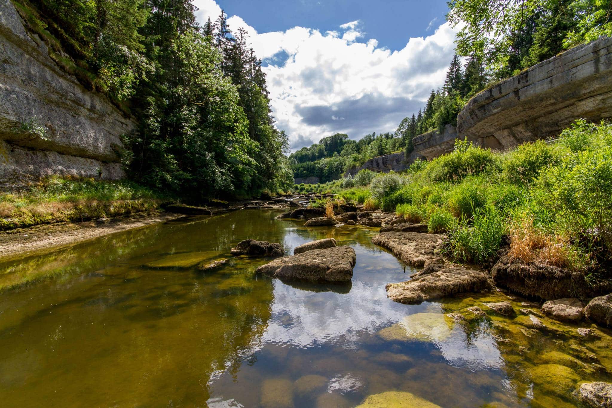 Rivière au défilé d'Entreroches