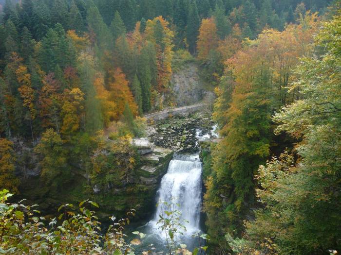 L'automne à la cascade du Saut du Doubs